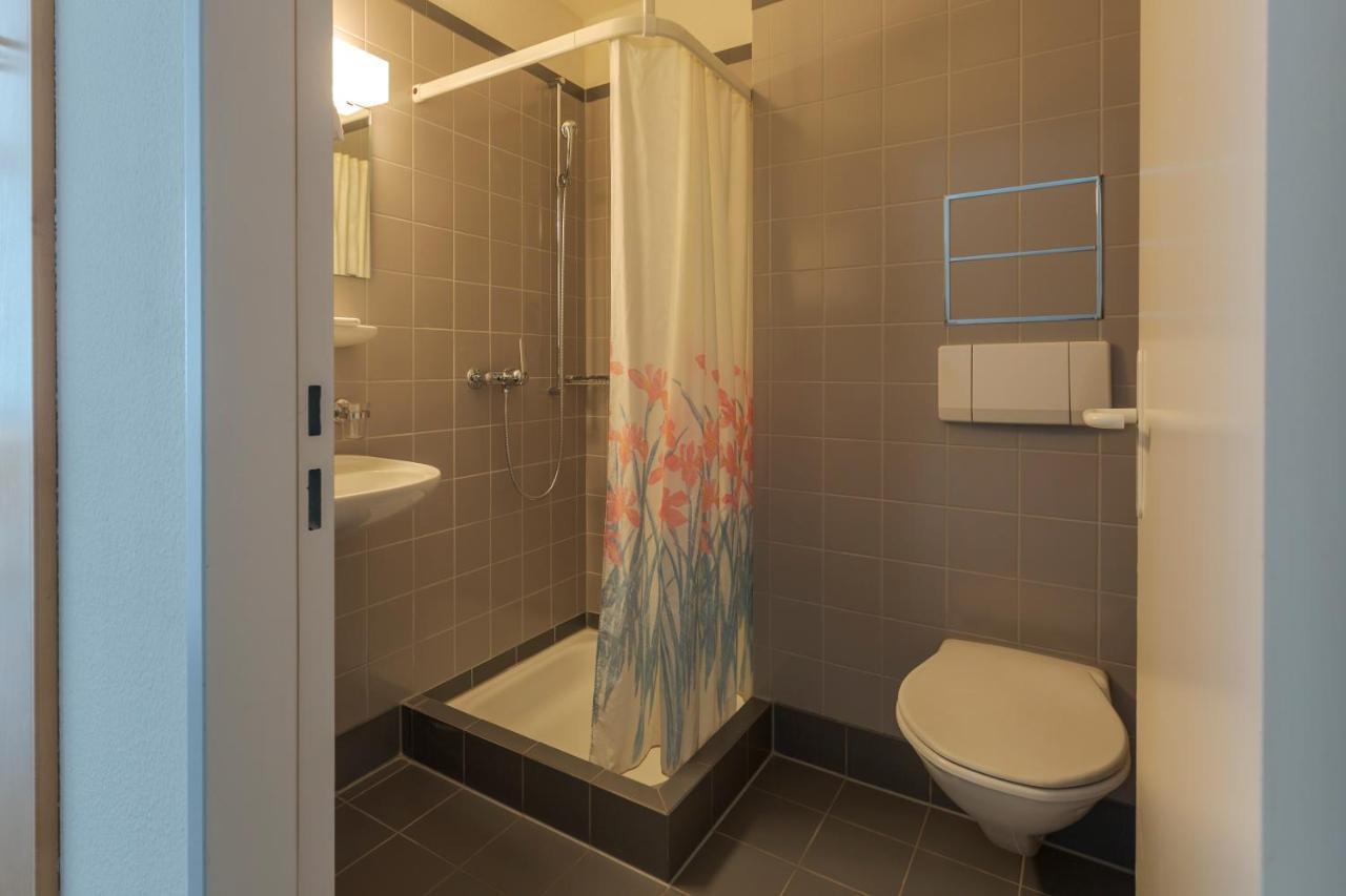 Hotel Rynach Reinach  エクステリア 写真