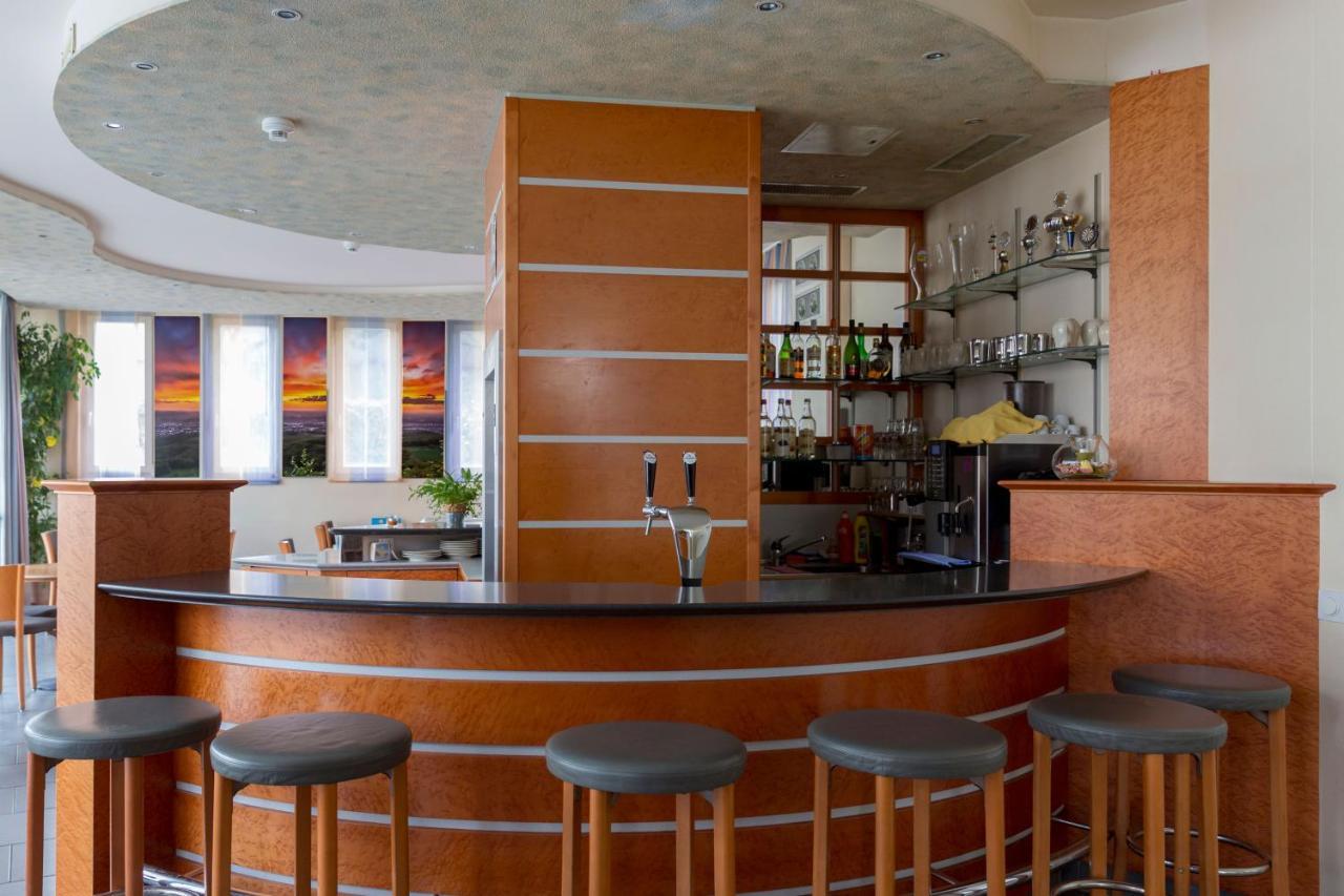 Hotel Rynach Reinach  エクステリア 写真