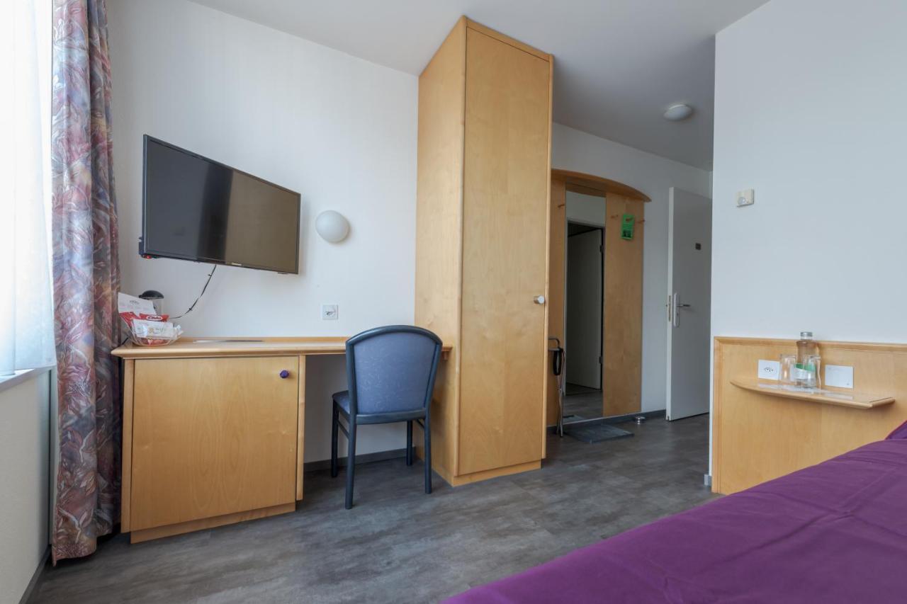 Hotel Rynach Reinach  エクステリア 写真